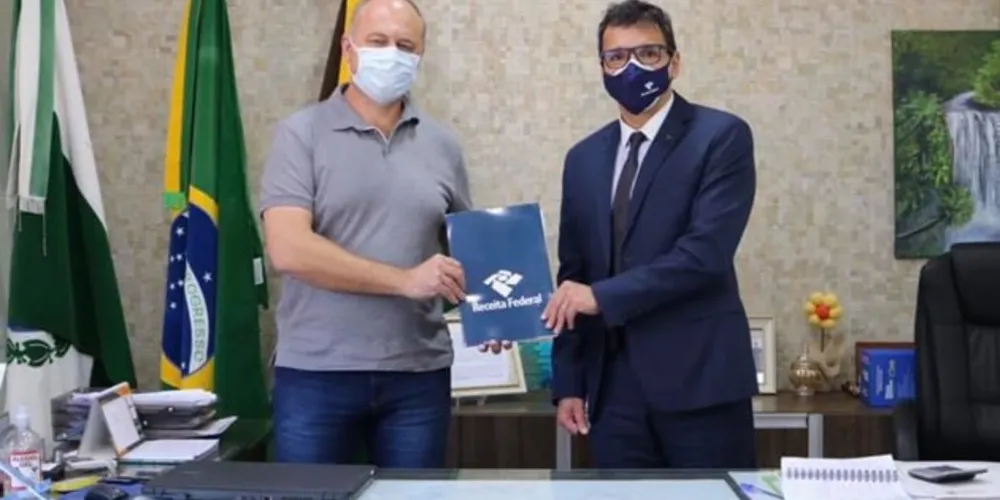 Osnei Stadler recebeu a visita do delegado Demetrius de Moura Soares na sexta-feira (3)