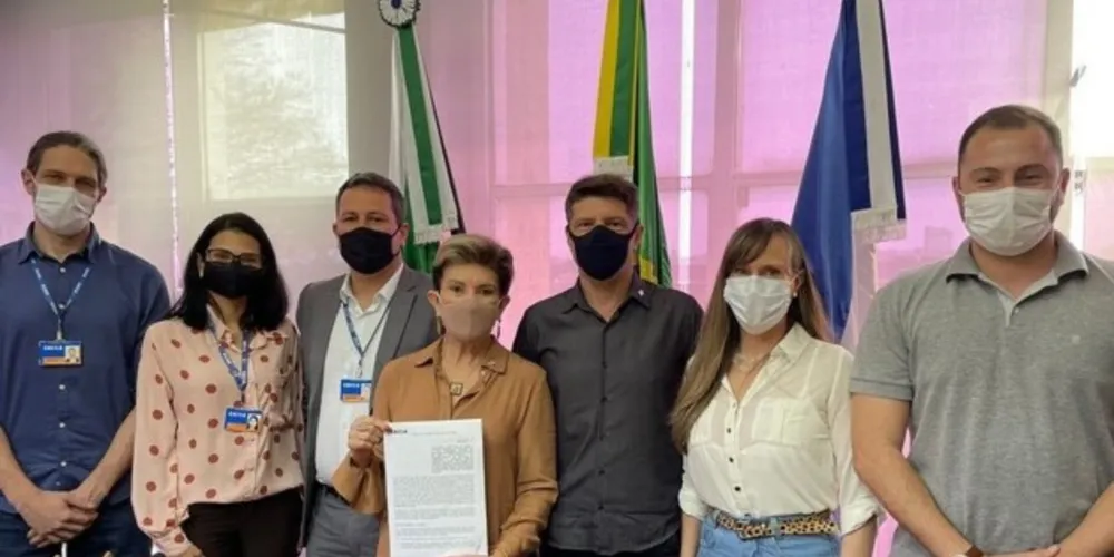 Prefeita Elizabeth Schmidt assinou contrato com a Caixa Econômica Federal nesta segunda-feira (13)