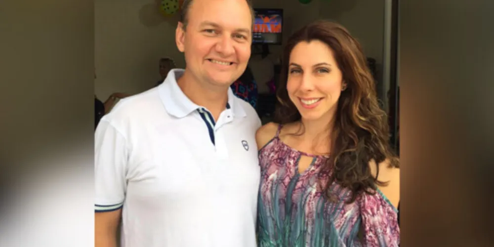 FELICITAÇÕES – Giovani Favero será muito cumprimentado pela passagem de seu aniversário nesta quinta-feira (19). No registro Giovani e sua esposa Luciane Favero.  Da coluna RC os votos de realizações e prosperidade. 