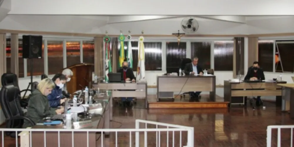 Solicitação do prefeito Henrique Carneiro foi aprovada pela Câmara Municipal