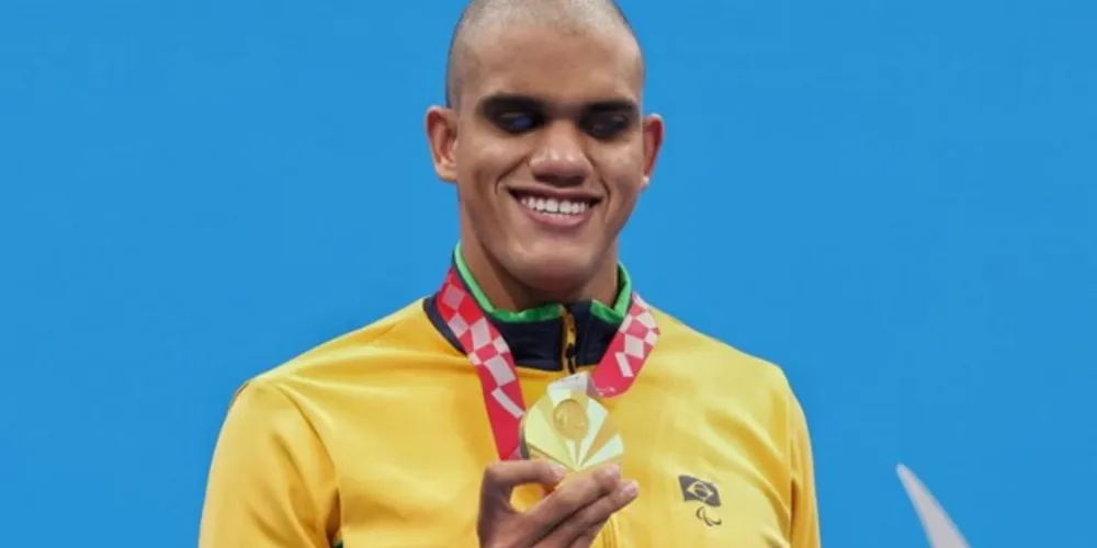 Wendell Belarmino Pereira, com a medalha de ouro