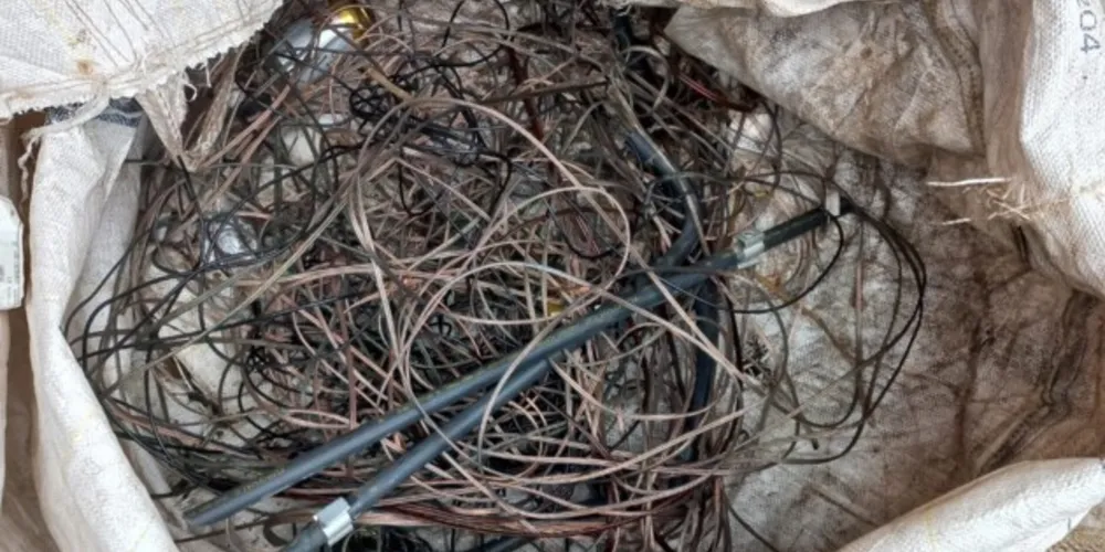 Fios de cobre foram furtados da Escola Municipal Coronel Cláudio