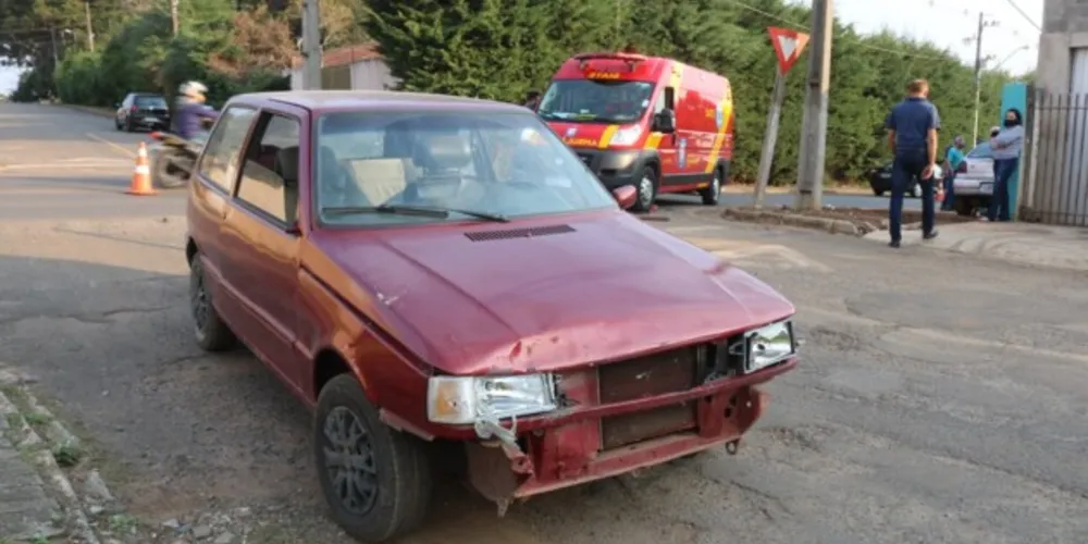 Veículo Fiat Uno se envolveu no acidente