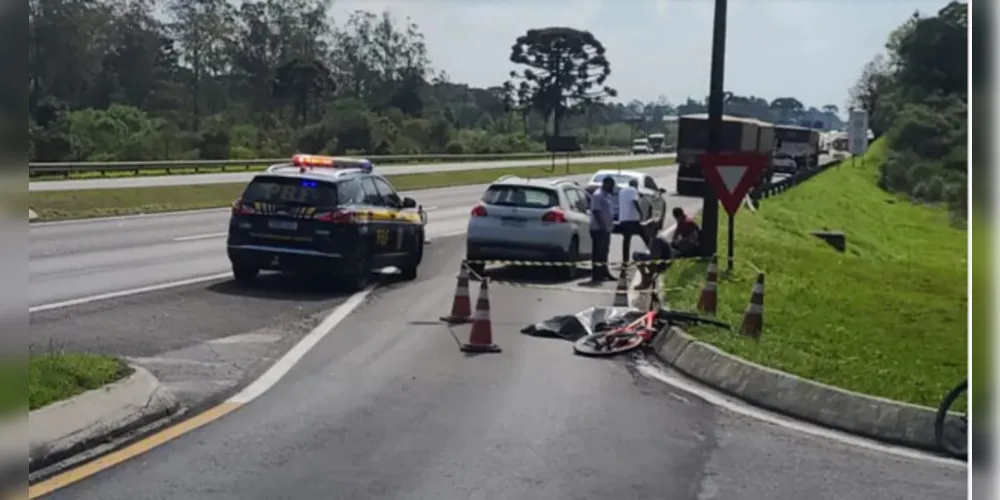 O corpo da ciclista foi encaminhado ao Instituto Médico Legal de Curitiba.