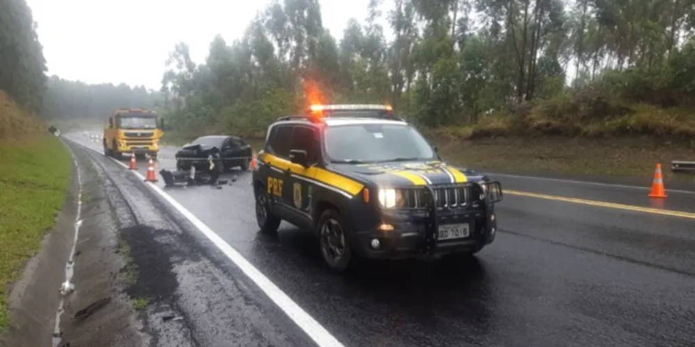 Motorista de um VW Voyage, de 30 anos, veio a óbito no local.