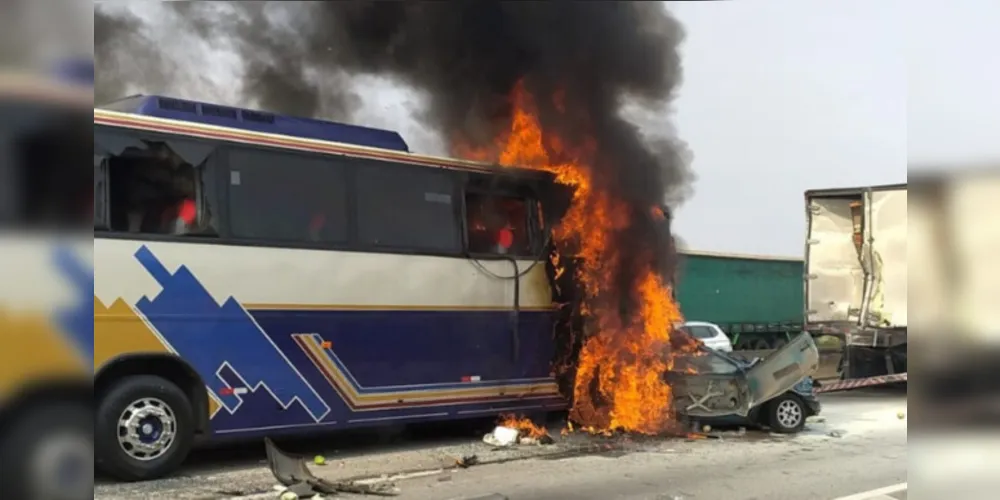 Acidente na via Dutra deixou mortos em São José.