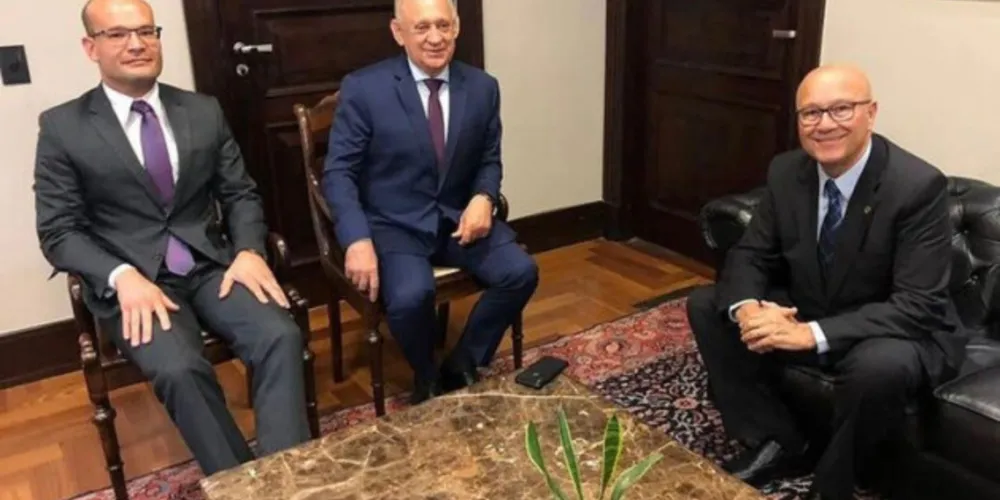 Da esquerda para a direita: Eduardo Abraão; Ademar Traiano; e Luiz Claudio Romanelli.