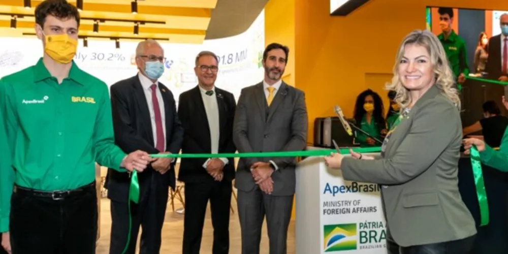 Deputada Aline Sleutjes (à direita) é uma das representantes dos Campos Gerais na Câmara dos Deputados.