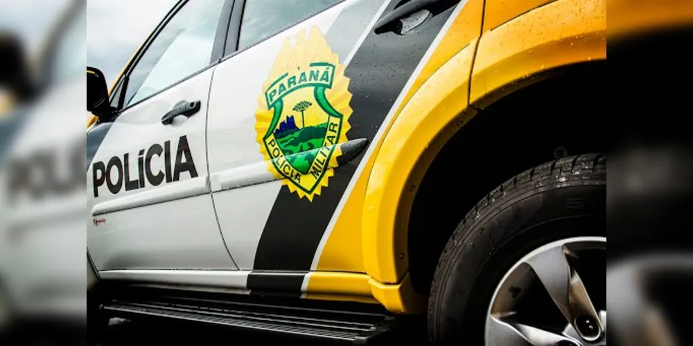 O autor do crime está foragido.