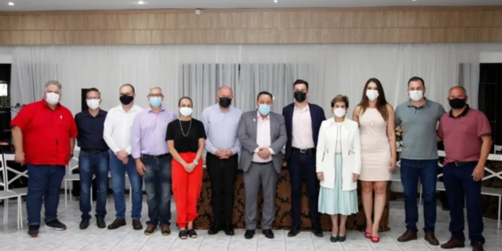 Deputado estadual Hussein Bakri (PSD) e demais lideranças ponta-grossenses