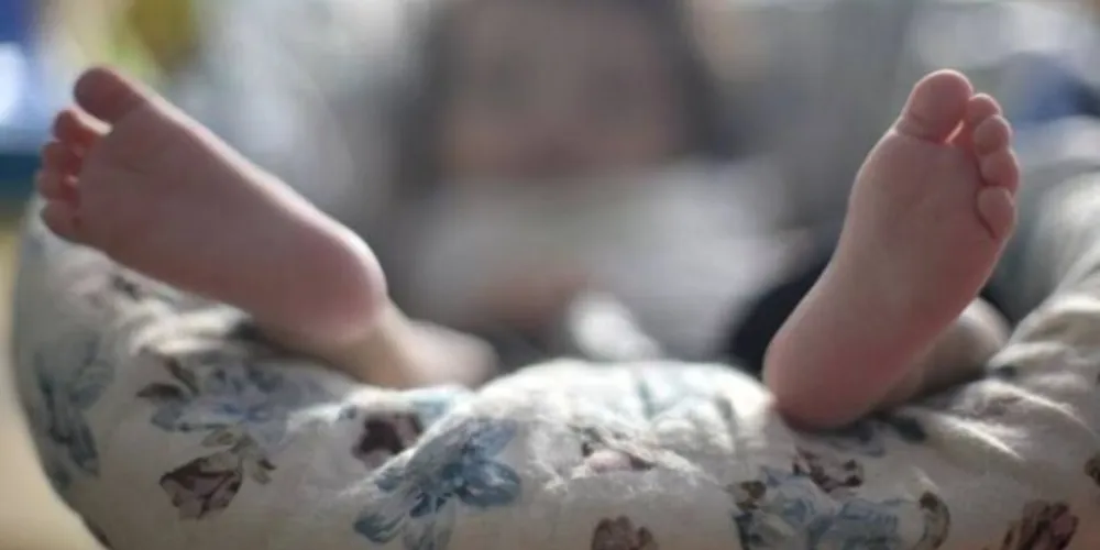 Bebê foi internado no Pronto-Socorro, segundo a mãe da criança.