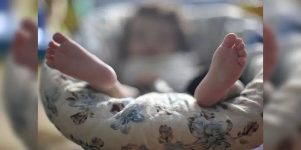 Bebê foi internado no Pronto-Socorro, segundo a mãe da criança.