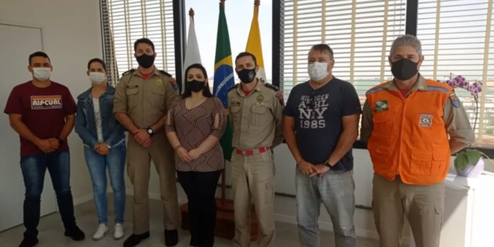 Encontro viabilizou a renovação da parceria referente ao 'Bombeiro Comunitário' e a homologação do plano de contingência da Defesa Civil