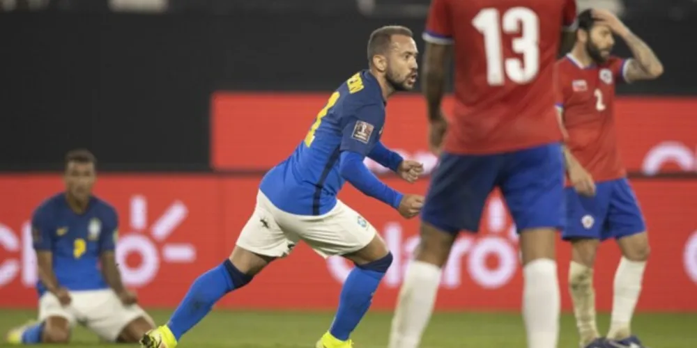Everton Ribeiro foi o autor do gol que deu a vitória para o Brasil.