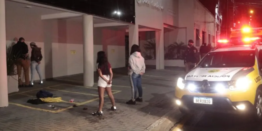 Equipe feminina da Polícia Militar foi acionada para realizar os atendimentos.