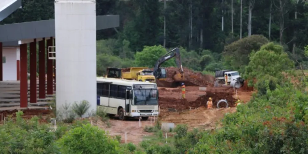 Previsão de entrega é de 180 dias. Ação contempla asfalto, rampas, plataforma de embarque e estacionamento