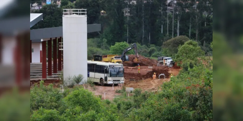 Previsão de entrega é de 180 dias. Ação contempla asfalto, rampas, plataforma de embarque e estacionamento