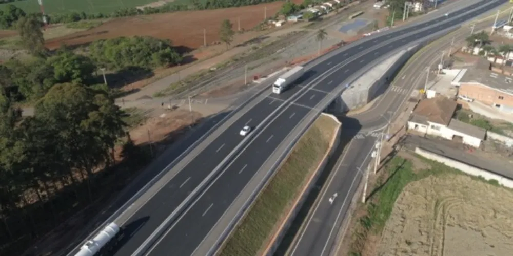Com avanço das obras, acessos e retornos passam a ser realizados em desnível, propiciando mais segurança aos motoristas