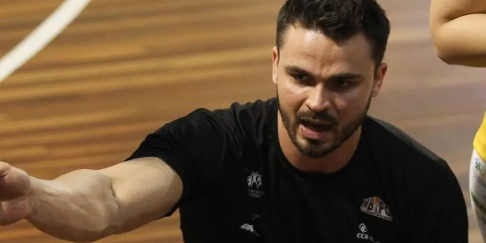 Milos, de 33 anos, foi solto na manhã desta quarta-feira. Ele estava há 30 dias preso