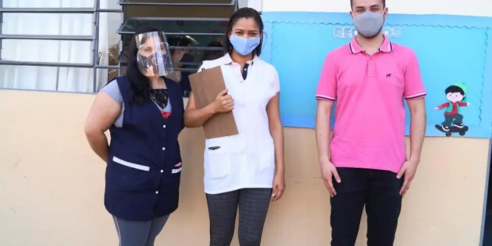 À direita, o vereador de Ponta Grossa Filipe Chociai (PV)