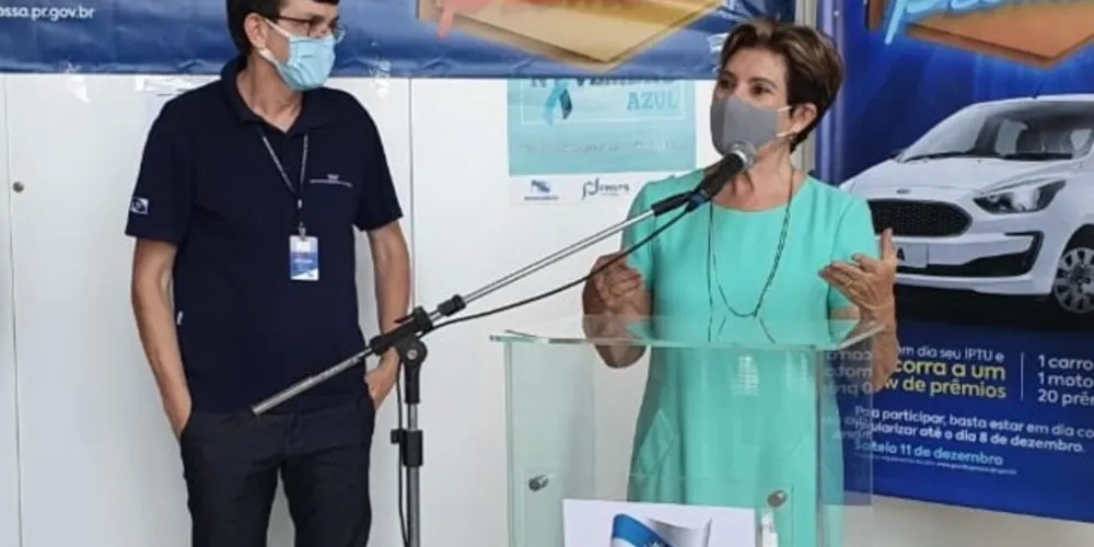 A prefeita Elizabeth Schmidt e  secretário de Fazenda, Cláudio Grokoviski 