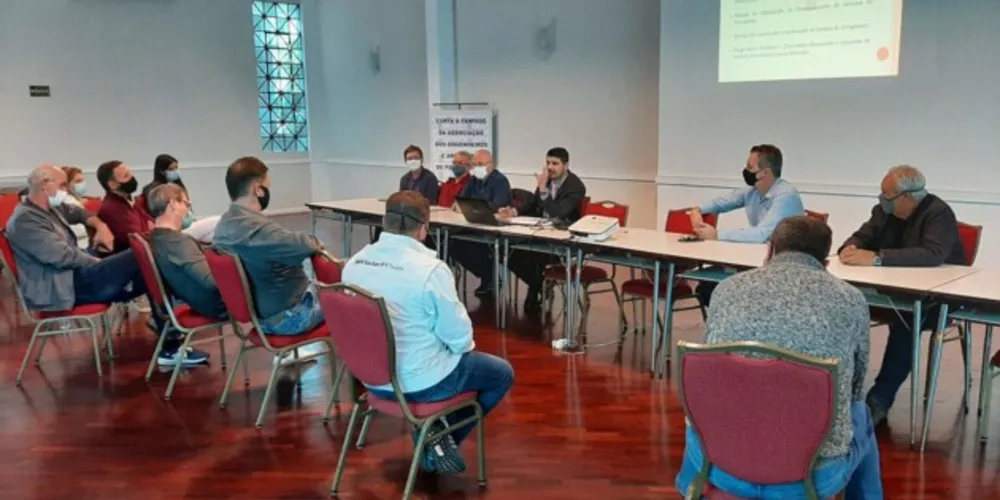 Lideranças se reuniram na Associação dos Engenheiros e Arquitetos de Ponta Grossa.