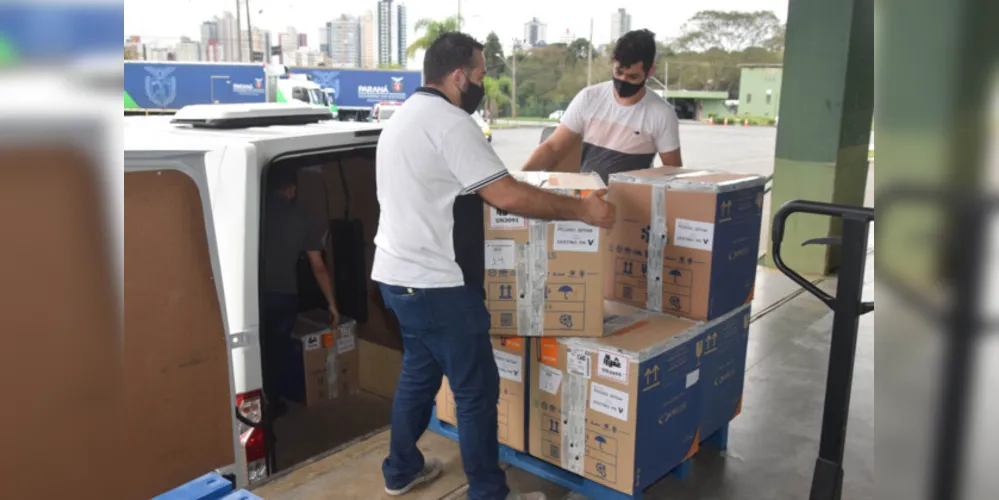 A Secretaria de Estado da Saúde (Sesa) recebeu neste domingo (19) mais 348.660 vacinas contra a Covid-19 da Pfizer/BioNTech.