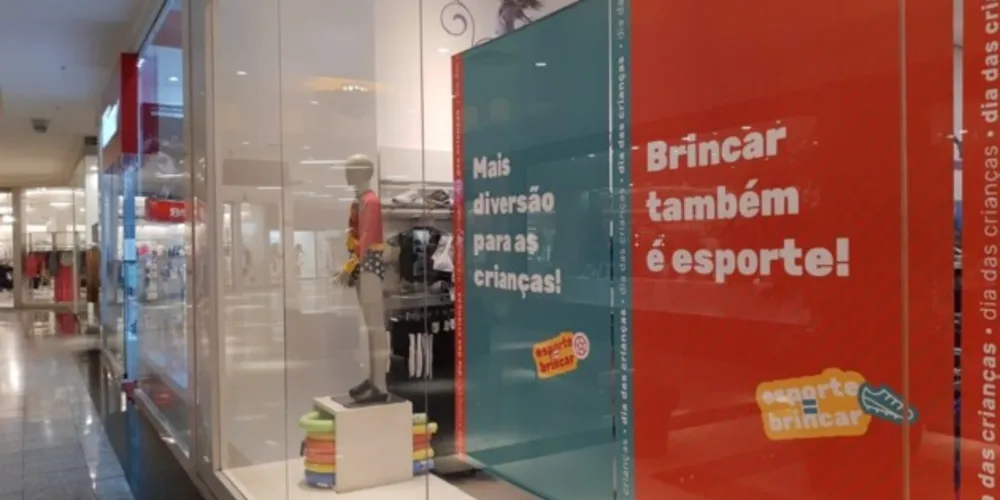 Além das lojas de rua, as lojas de shoppings também estarão atendendo