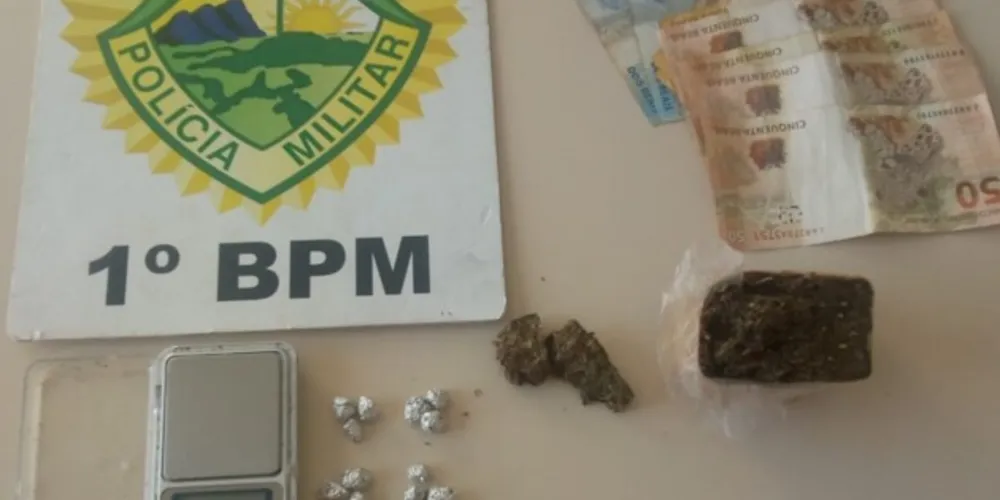 Drogas foram apreendidas enquanto a polícia cumpria mandado de prisão no estabelecimento.