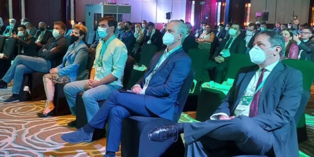 Prefeita Elizabeth e demais lideranças na 'Expo Dubai 2020'.