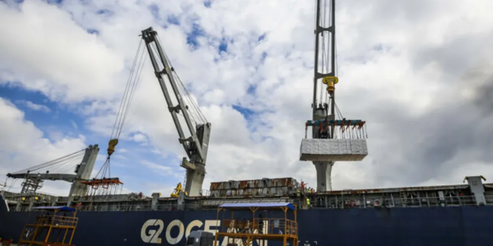 As importações chegaram a US$ 1,5 bilhão, 6,8% acima do registrado no mês anterior.