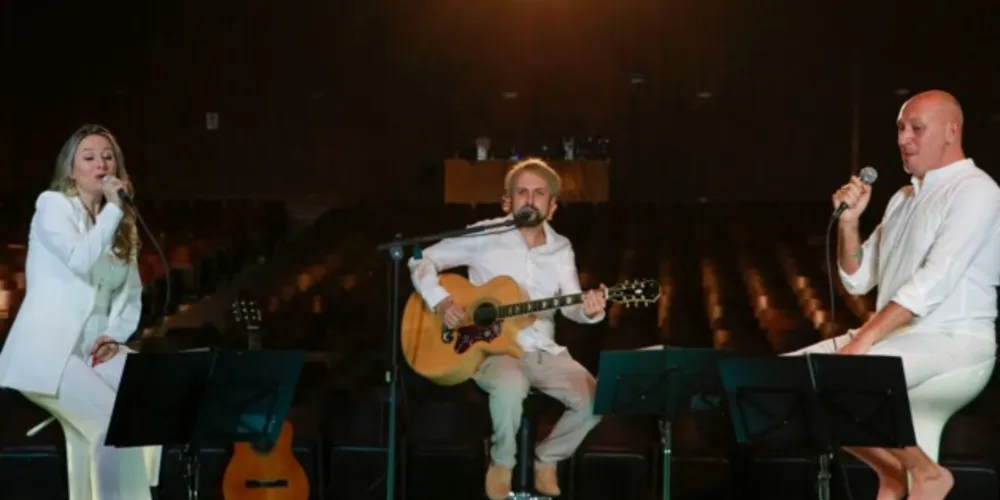 O show é composto por músicas feitas a partir de poesias de Fernando Durante e demais poetas, apresentado pela Banda Casa Cantante.