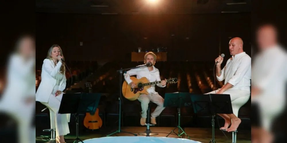 O show é composto por músicas feitas a partir de poesias de Fernando Durante e demais poetas, apresentado pela Banda Casa Cantante.