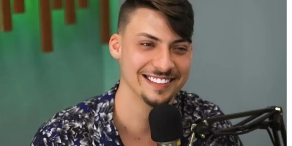 Imagem ilustrativa da imagem Filho de Bolsonaro é convidado para concurso Mister Bumbum