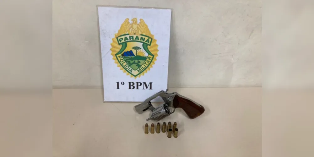 A mulher conseguiu tirar a arma do marido e jogar para fora do carro.
