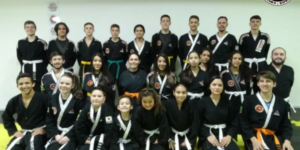 Academia localizada em Uvaranas oferece estrutura e equipamentos de qualidade para os alunos. Técnica de combate estuda estratégias de proteção física