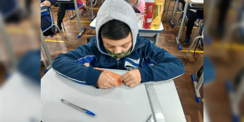 Dobraduras, textos e outros recursos foram utilizados em sala de aula