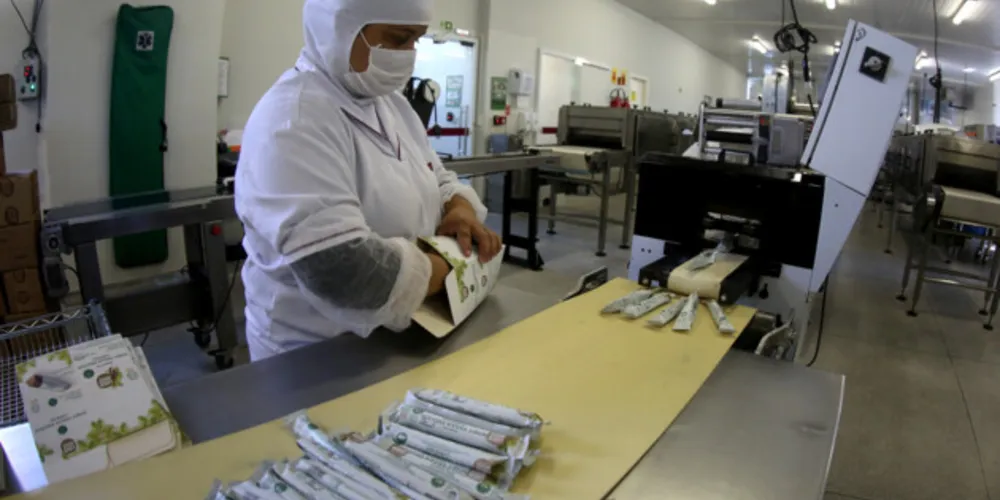 Só em julho, a indústria nacional admitiu 58.585 novos trabalhadores.