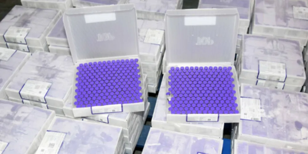 O Estado recebeu mais imunizantes da Pfizer/BioNTech, destinada para segunda dose, e já iniciou a distribuição para as 22 Regionais de Saúde.