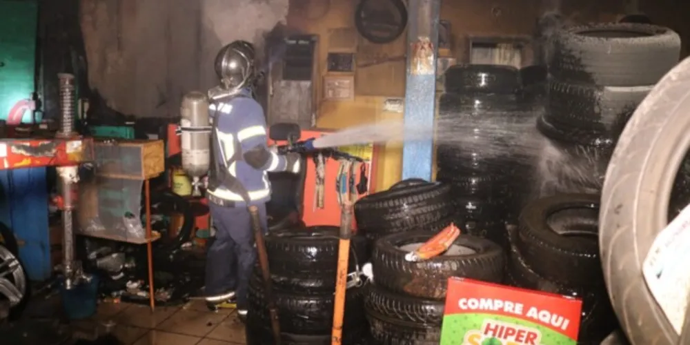 Corpo de Bombeiros foi acionado para prestar os atendimentos necessários.