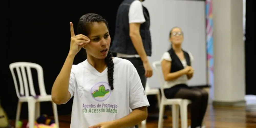 Dia Internacional da Língua de Sinais é comemorado hoje.