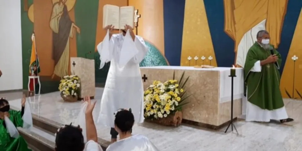 Frei Alderico celebrou a missa em ação de graças