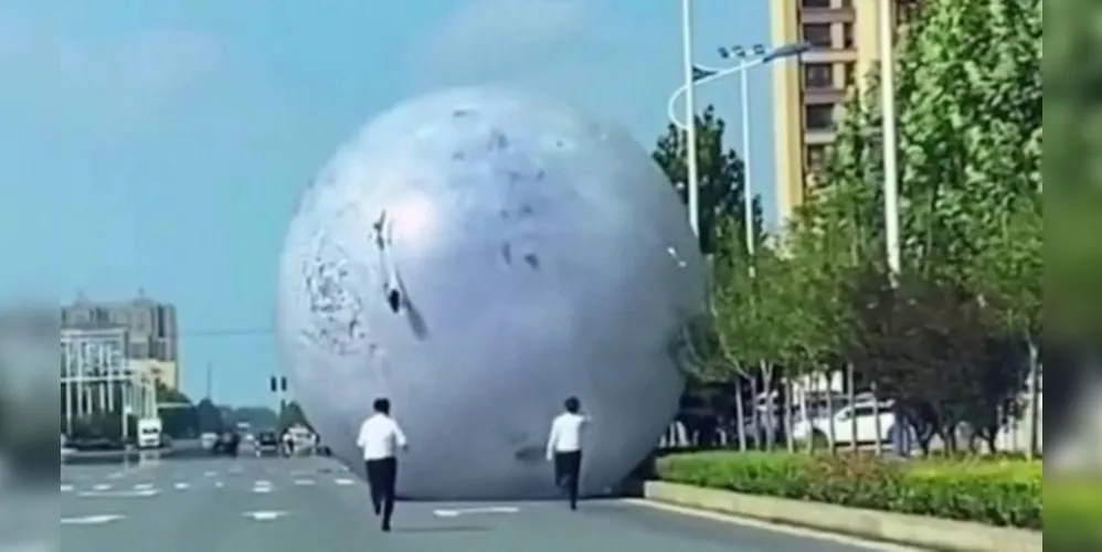 A atração principal de um evento popular na China acabou ficando fora de controle.