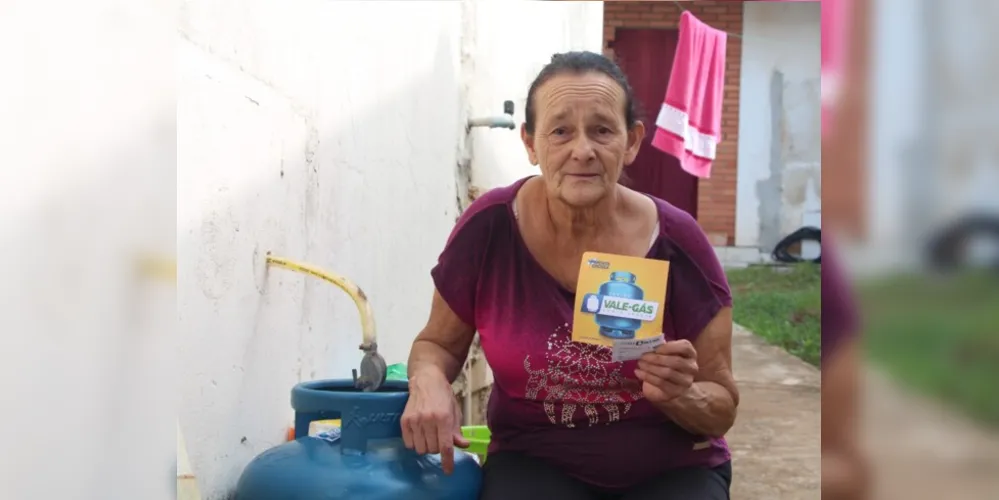 Lucelia Schechtel Gomes, moradora da Vila Baraúna, já utiliza do Programa Feira Verde há mais de 13 anos