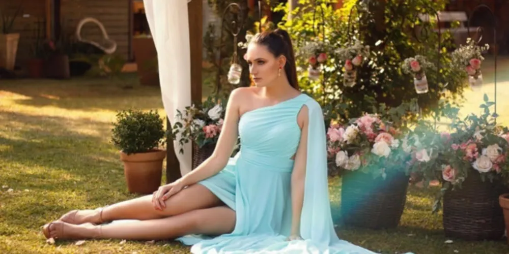 A ponta-grossense Izabelle Antunes foi escolhida e vai representar a cidade na disputa do Miss Paraná Universo 2021. 