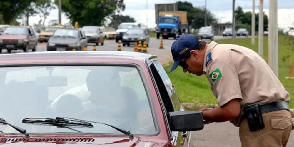 É importante ficar atento às infrações de trânsito.