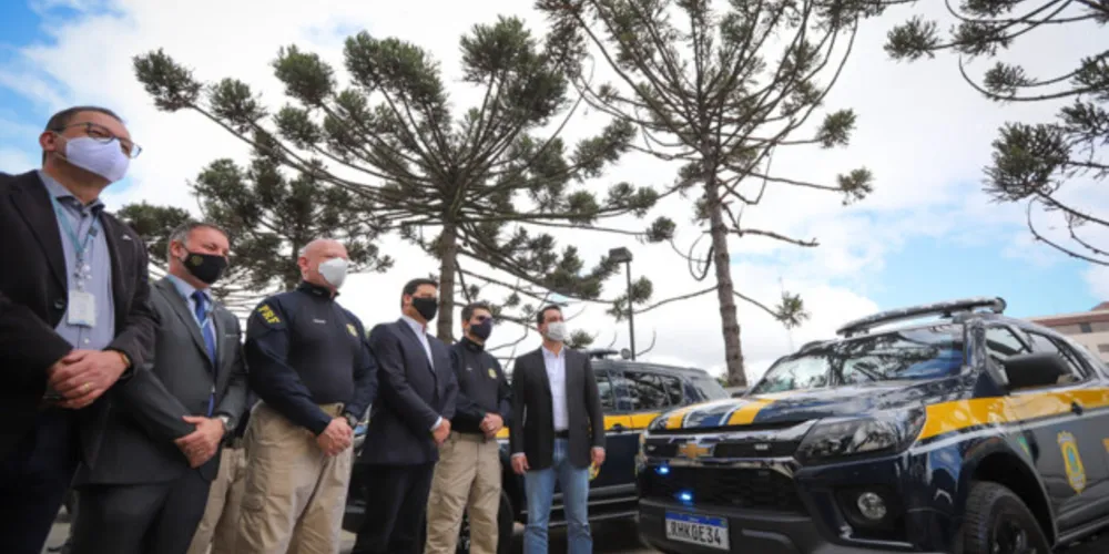 O governador Carlos Massa Ratinho Junior entrega nesta quarta-feira (22), novas viaturas para a Polícia Rodoviária Federal (PRF) na sede da Superintendência no Paraná.