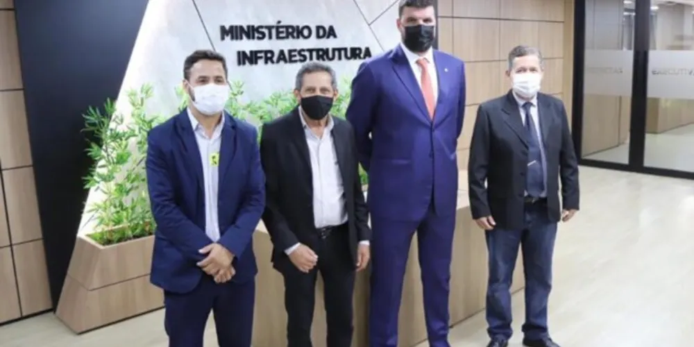 Prefeito Ary Mattos esteve em Brasília para participar de uma reunião com o Ministério da Infraestrutura