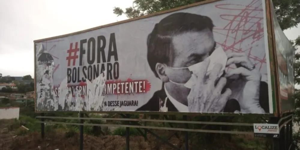 Cartaz foi criado pelo grupo 'Parada LGBTQIA+ Campos Gerais'.