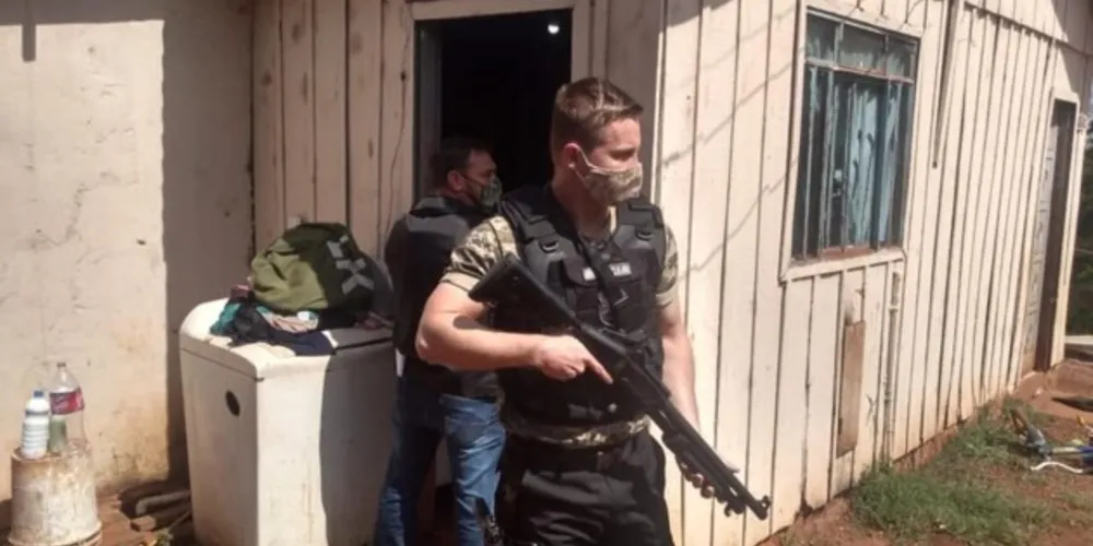 Um dos suspeitos foi preso na localidade Abapã, área rural de Castro.